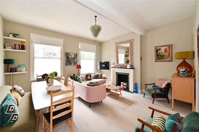 2 Bedroom Flat For Sale In Clarendon Road, London, W11