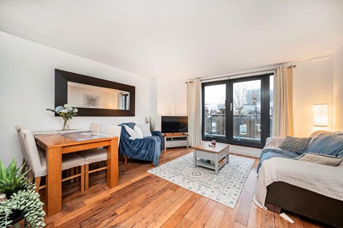 2 Bedroom Flat For Sale In Acton Street, King's Cross, WC1X