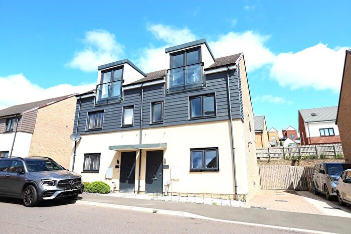 3 Bedroom Semi-Detached House For Sale In Chesterholm Avenue, Newcastle Upon Tyne, NE15