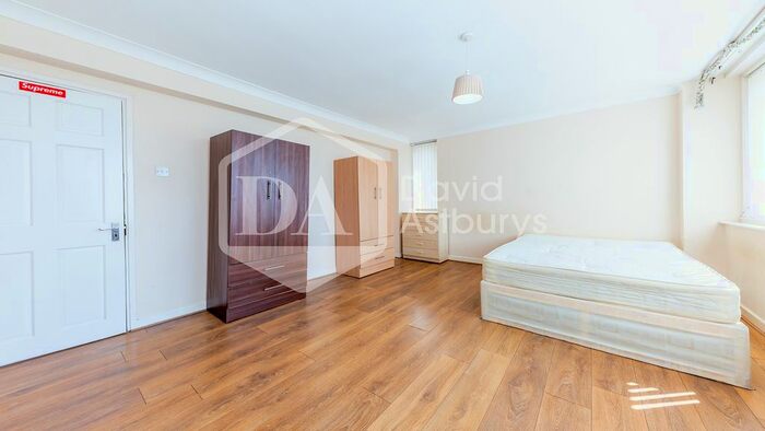 3 Bedroom Flat To Rent In Blenheim Gardens, Willesden Green, London, NW2