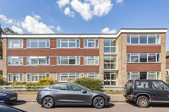 2 Bedroom Apartment For Sale In Highfield Court, Manor Park, E12