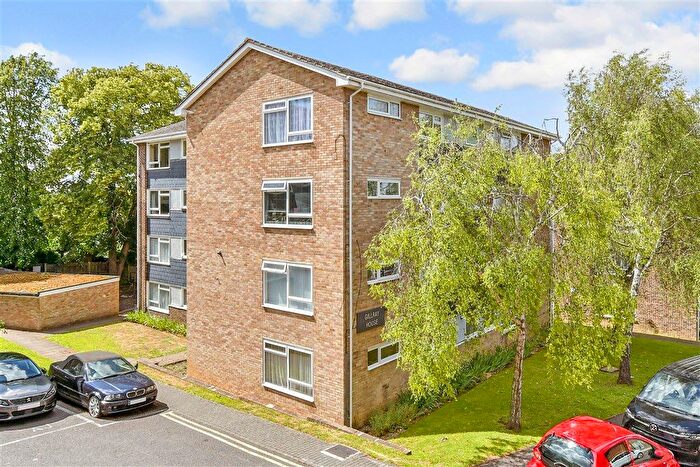 1 Bedroom Flat For Sale In Sutton Grove, Sutton, Surrey, SM1