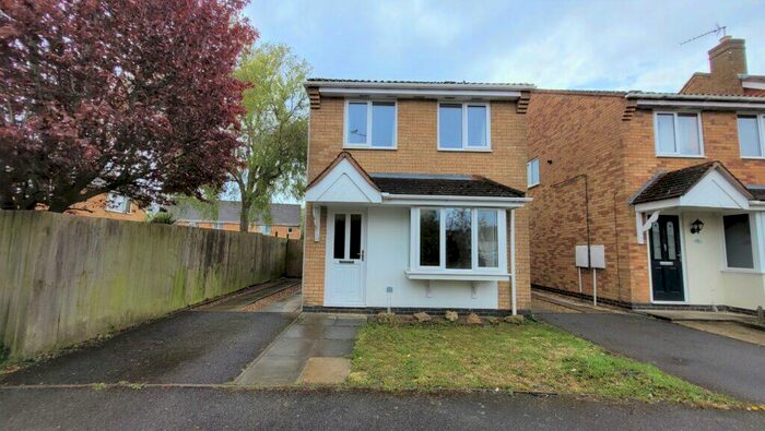 3 Bedroom Detached House To Rent In Winchester Close, Banbury, Oxon, OX16