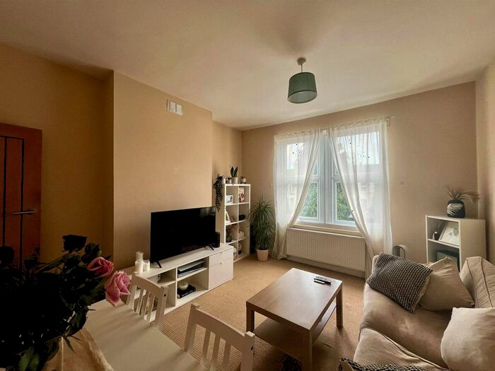3 Bedroom Property To Rent In Elmers End Road, London, SE20