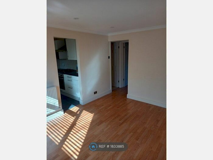 1 Bedroom Maisonette To Rent In Highlands, Watford, WD19