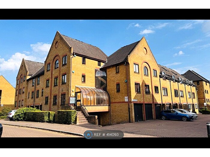 2 Bedroom Flat To Rent In Kennet Street, London, E1W