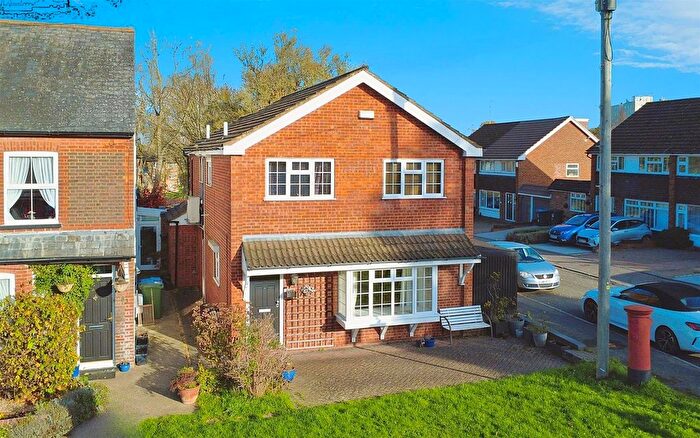 4 Bedroom Detached House For Sale In Leverstock Green Road, Leverstock Green, HP3