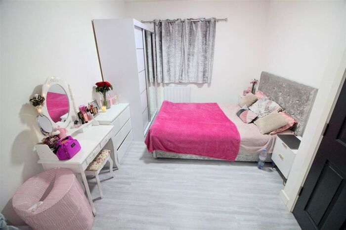 Studio To Rent In Cromwell Road, Hounslow, TW3