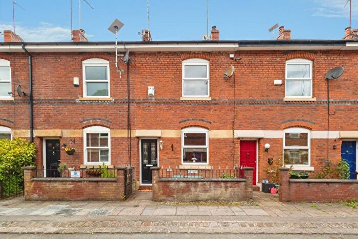 3 Bedroom Terraced House For Sale In Dingle Terrace, Ashton-Under-Lyne, Lancashire, OL6