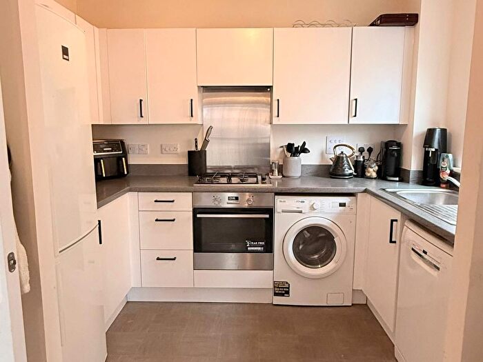2 Bedroom Flat For Sale In Discovery Drive, Swanley, Kent, BR8