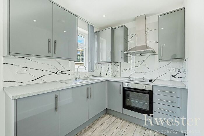 3 Bedroom Maisonette To Rent In Rayleigh Road, Leigh-On-Sea, SS9