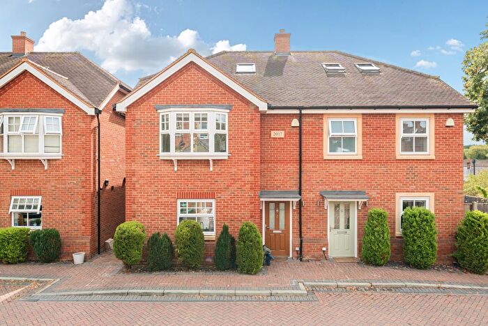 3 Bedroom Detached House For Sale In Blackstone Place, Farnham, GU9