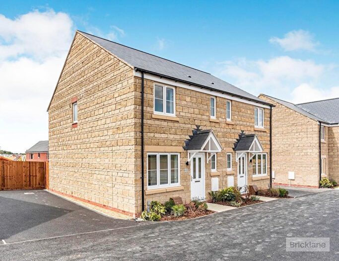 3 Bedroom Semi-Detached House To Rent In Airfield Way, Corby, Northants, NN17