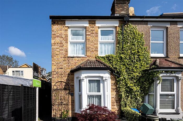 2 Bedroom End Terrace House For Sale In Bynes Road, South Croydon, CR2