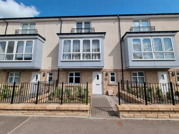 4 Bedroom Town House To Rent In Persley Den Drive, Aberdeen, AB21