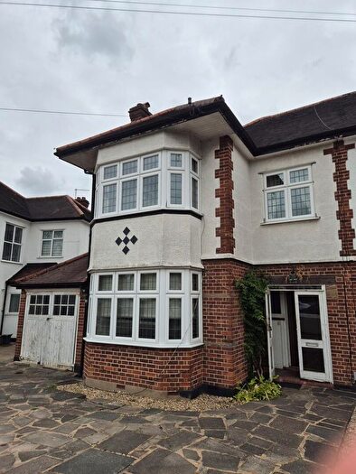 3 Bedroom Property To Rent In Lakenheath, London, N14