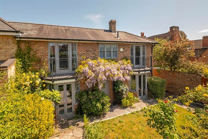 3 Bedroom End Of Terrace House For Sale In High Street, Thames Ditton, KT7
