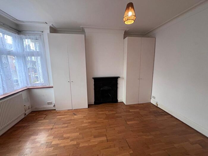 2 Bedroom Apartment To Rent In Lordsmead Road, Haringey, N17