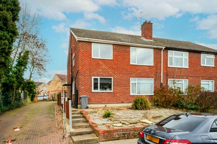 2 Bedroom Maisonette To Rent In Roding Lane North, Chigwell, Essex, IG8