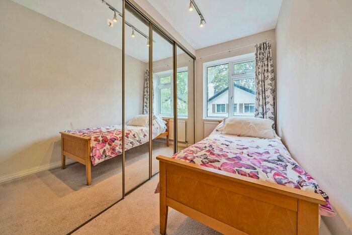 3 Bedroom Flat To Rent In Princes Gate, South Kensington, London, SW7