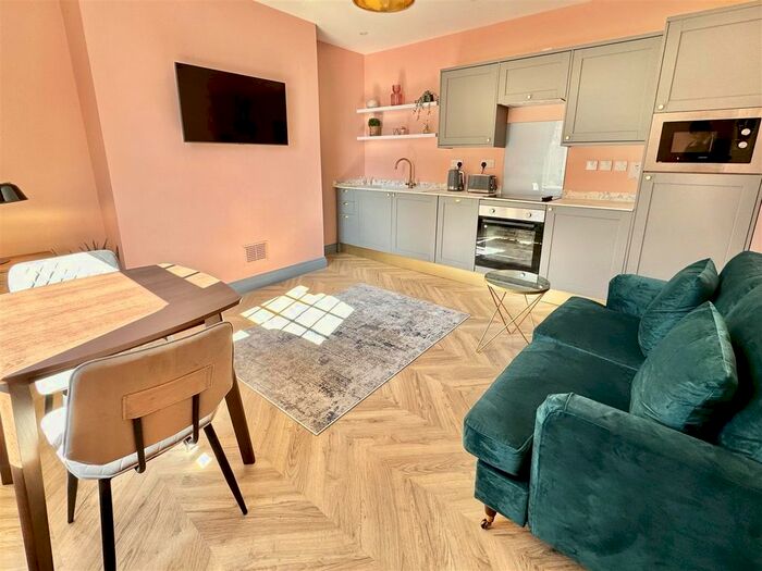 1 Bedroom Flat To Rent In Market Place, Market Weighton, York, YO43