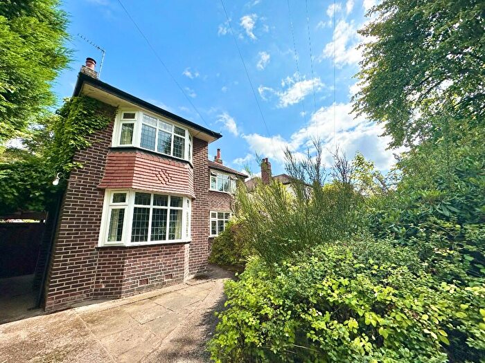 4 Bedroom Detached House For Sale In Framingham Road, Sale, Greater Manchester, M33