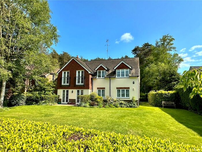 2 Bedroom Apartment For Sale In Lions Lane, Ashley Heath, Ringwood, BH24