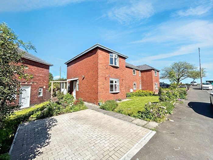 4 Bedroom Semi-Detached House To Rent In Strathmore Crescent, Burnopfield, Newcastle Upon Tyne, NE16