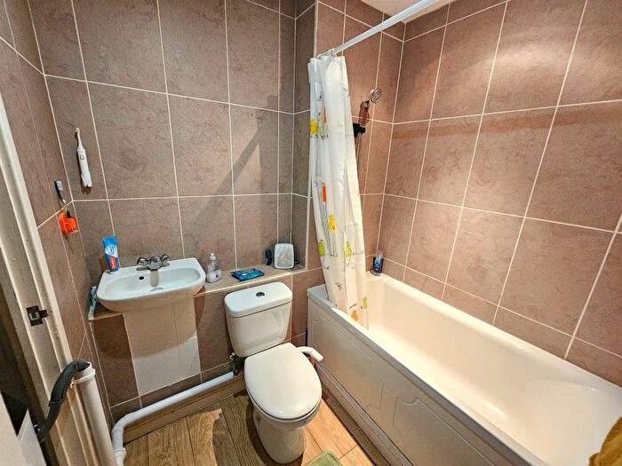 Studio To Rent In Poplar Road, Aylesbury, HP20