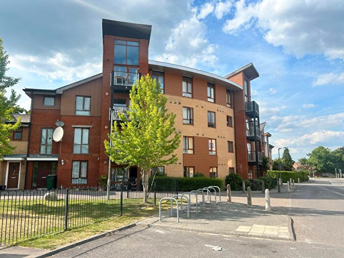 2 Bedroom Apartment To Rent In Three Bridges, RH10