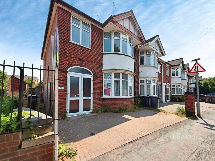 3 Bedroom Semi Detached House To Rent In Old Bedford Road, Luton, Bedfordshire, LU2