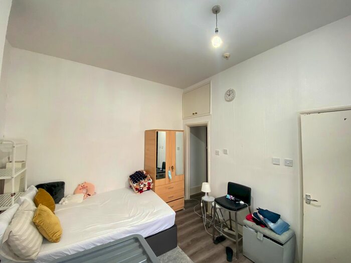 Studio To Rent In Cavendish Road, London NW6