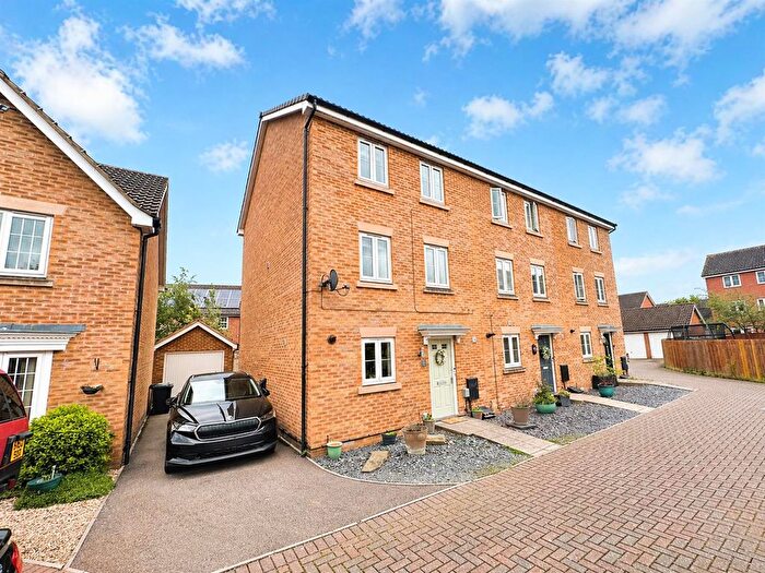 4 Bedroom End Of Terrace House For Sale In May Hill View, Newent, GL18