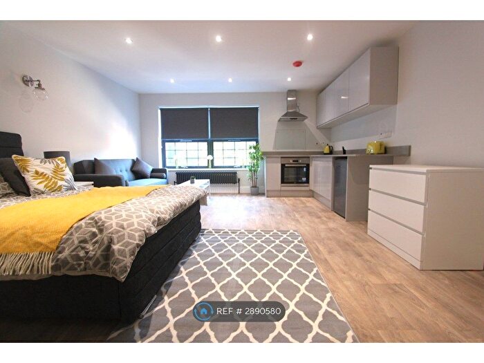 Studio To Rent In Alma Street, Luton, LU1