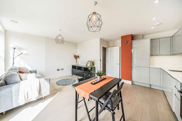 2 Bedroom Flat For Sale In The Broadway, Ealing, W5