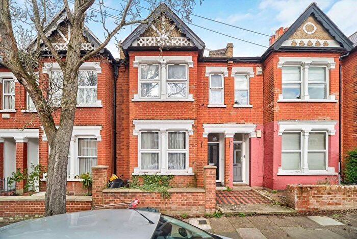 3 Bedroom Property For Sale In Lawn Gardens, Hanwell, W7