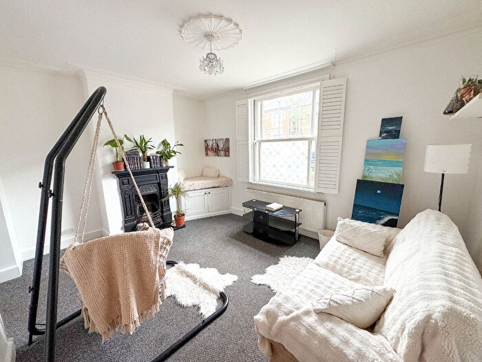 3 Bedroom End Of Terrace House For Sale In Whitworth Road, Woolwich, London, SE18