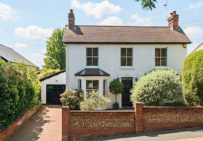 4 Bedroom Detached House For Sale In Upper Weybourne Lane, Farnham, Surrey, GU9