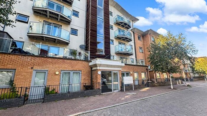 3 Bedroom Flat To Rent In Caelum Drive, CO2