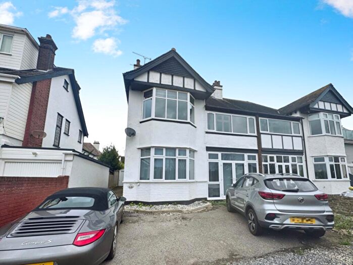 2 Bedroom Flat To Rent In The Ridgeway, Westcliff-On-Sea, SS0