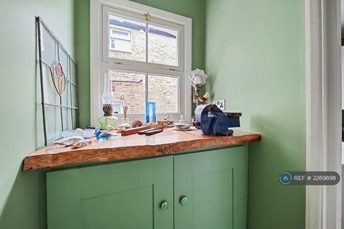 1 Bedroom Flat To Rent In Benthal Road, London, N16