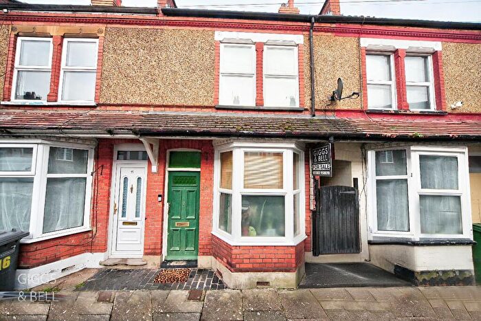 3 Bedroom Terraced House For Sale In St. Saviours Crescent, Luton, Bedfordshire, LU1
