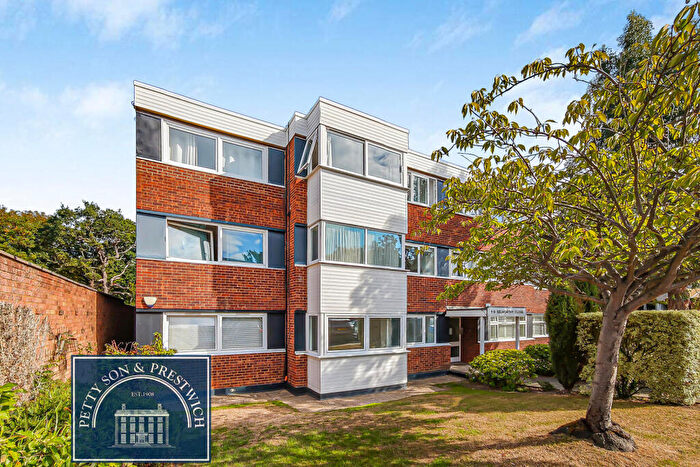 Studio To Rent In Selworthy Close, Wanstead, E11