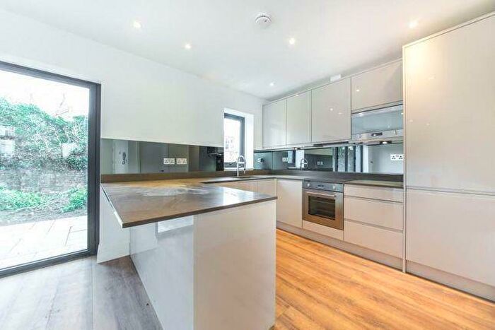 2 Bedroom Detached House To Rent In Edeleny Close, East Finchley, London, N2
