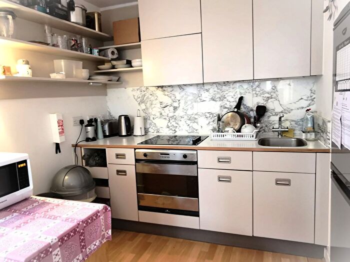 2 Bedroom Flat To Rent In Dakota Building, Deals Gateway, London, SE13