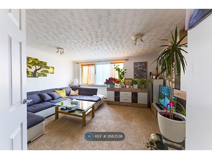 2 Bedroom Flat To Rent In Taranto Road, Southampton, SO16