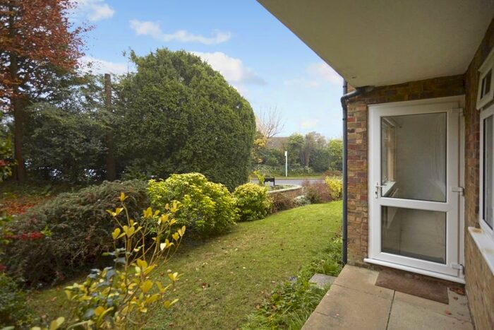 2 Bedroom Flat To Rent In Warren Road Guildford, GU1