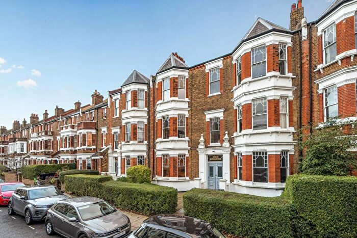 3 Bedroom Flat To Rent In Gondar Gardens, West Hampstead, London, NW6