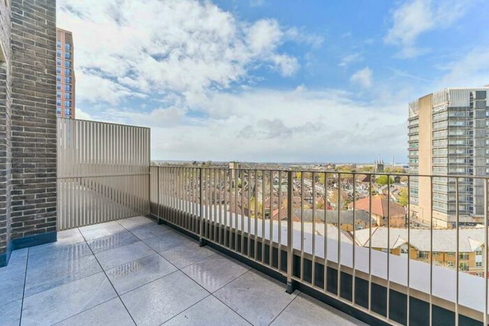 2 Bedroom Flat To Rent In Boulevard Point, Croydon, CR0