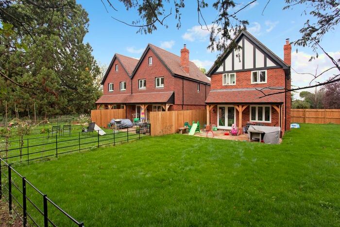 3 Bedroom Detached House To Rent In Goulburn Gardens, Betchworth, RH3